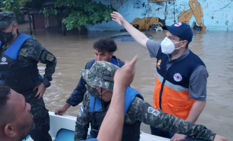 Honduras: Medios denuncian que gobierno omitió atender alerta de ETA por celebrar “feriado morazánico” honduras-medios-denuncian-que-gobierno-omitio-atender-alerta-de-eta-por-celebrar-feriado-morazanico
